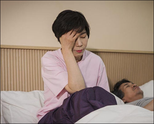 괴로운 갱년기 불면증