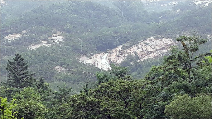 뉴타운 폭포동의 폭포/ 필자 촬영