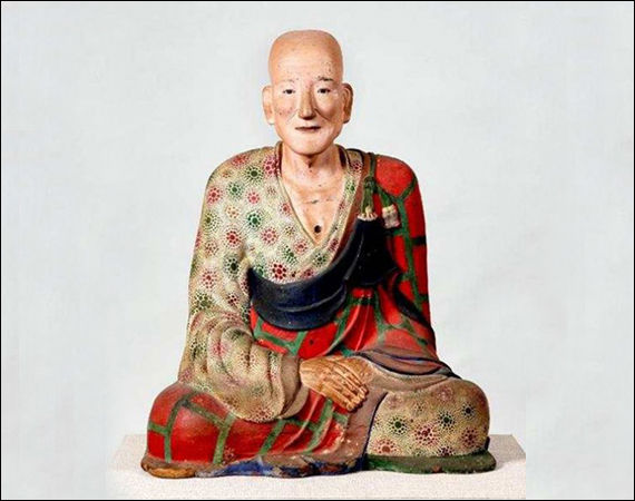 보물 제99호 합천 해인사 건칠희랑대사좌상(정면)