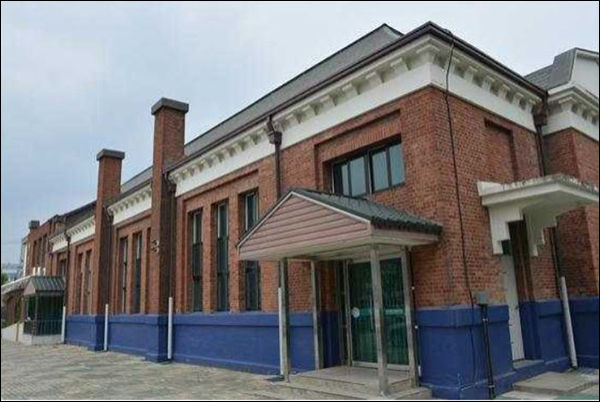 동인 초등학교 강당(전면)