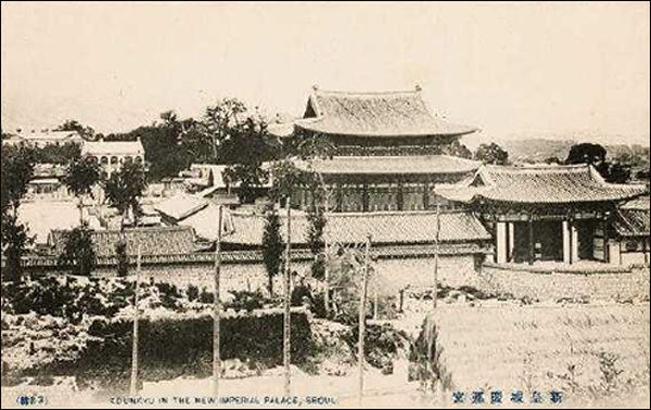 화재 이전의 중층 중화전 사진엽서