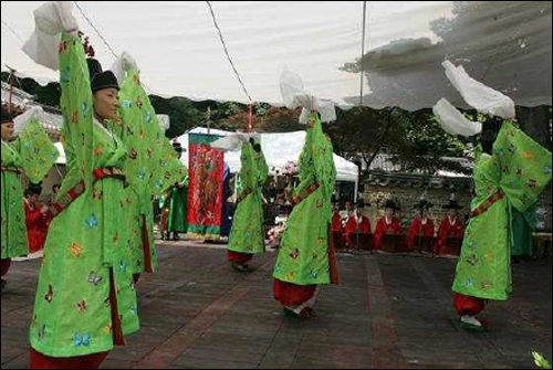 연경당 진작례 – 박접무(撲蝶舞)