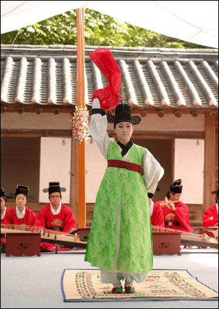 연경당 진작례 –춘앵전(春鶯囀)