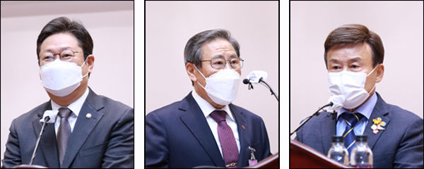 인사말을 하는 황희 국회의원, 이동일 대한민국순국선열유족회 회장, 김원웅 광복회장