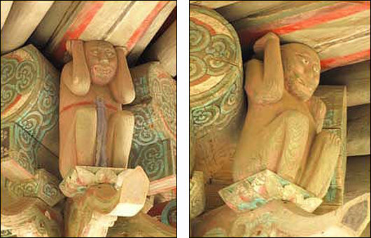전등사 대웅보전 지붕을 떠받치는 ‘벌거벗은 여인상’