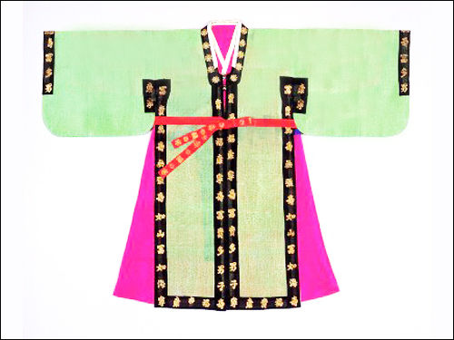 남자아이의 관례 때나 돌 때에 입었던 사규삼(四규衫), 경운박물관