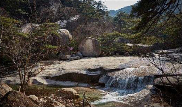보물 제2108호 문경 봉암사 마애미륵여래좌상과 백운대 계곡