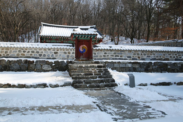 현절사 사당과 내문 모습