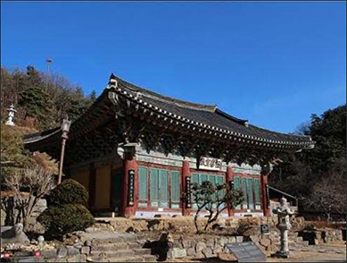 세종 비암사 극락보전 옆면