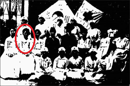 일본 정보문서에 실린 대한적십자사 간호부의 사진, 2열 좌측 두 번째가 채계복 선생