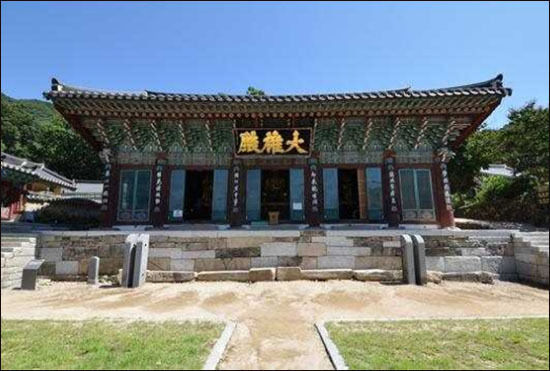공주 갑사 대웅전 정면