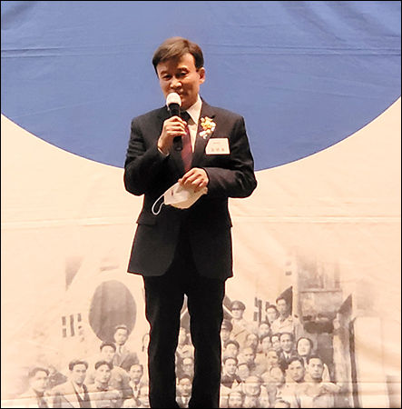 이상호 화백의 ‘일제를 빛낸 사람들’ 토크쇼에서 강연하는 김원웅 광복회 회장