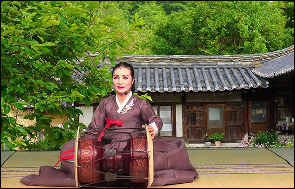 좌창을 하는 박금례 원장
