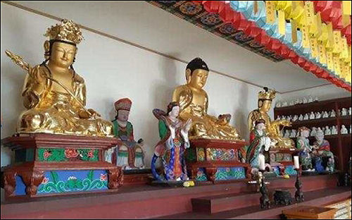 완주 송광사 목조석가여래삼존좌상 및 소조십육나한상 일괄