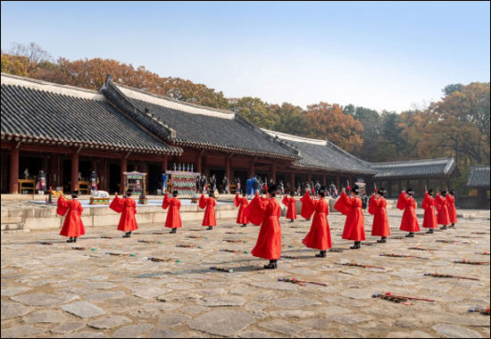 종묘제례 봉행할 때 연주하는 국가무형문화재 제1호 <종묘제례악>