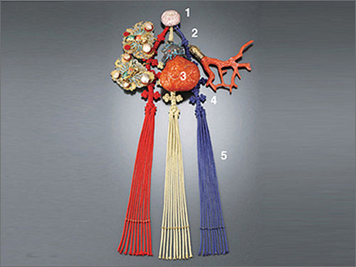 대삼작노리개, 국립민속박물관(1. 띠돈, 2. 끈목, 3. 패물, 4. 매듭, 5. 술)