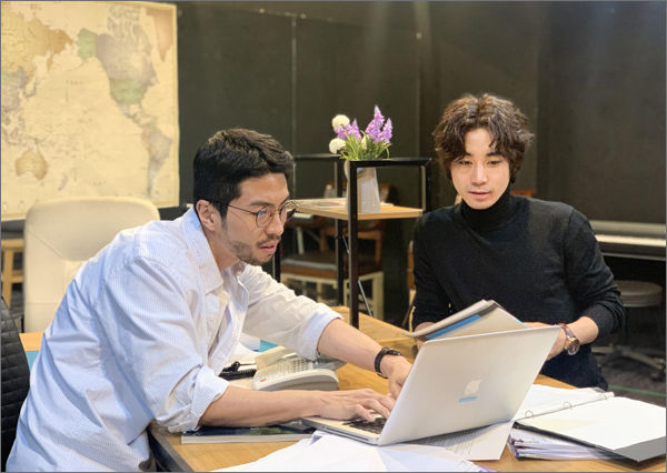 <어디에나, 어디에도> 공연 한 장면