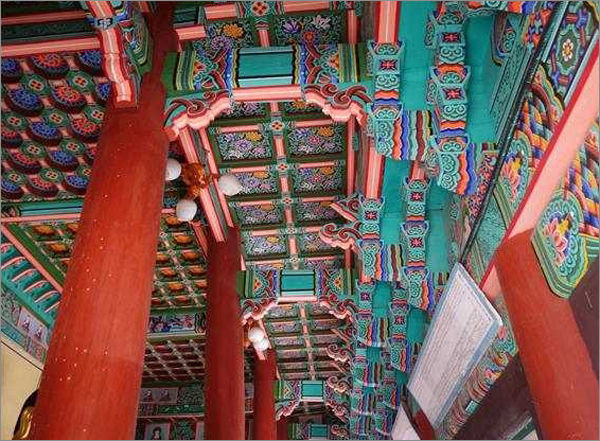 대구 동화사 극락전 내부
