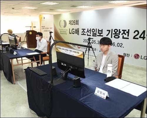 한국은 16강 첫날 경기에서 전대회 우승자 신민준 9단을 비롯해 랭킹 1∼3위 신진서ㆍ박정환ㆍ변상일 9단 등 4명이 8강에 올랐다.