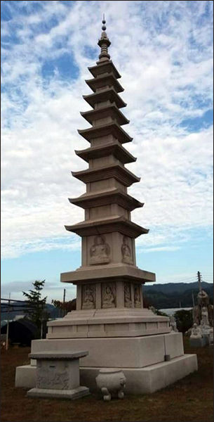 세계에서 가장 높다는 석탑 작품, 17m,( 작업하는 데 13년 6개월이 걸렸다고 한다. 