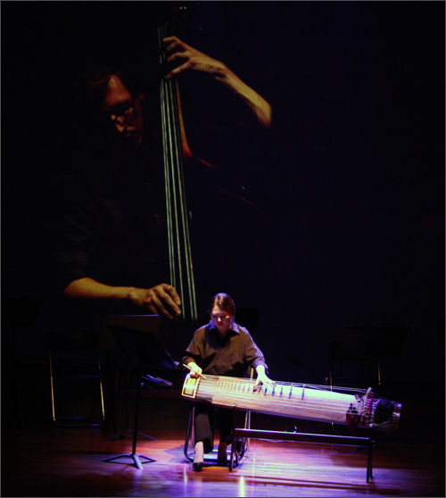 베이시스트 Kyle Motl의 ‘Dialogues for Geomungo & Contrabass’ 공연, 연주자 이아람