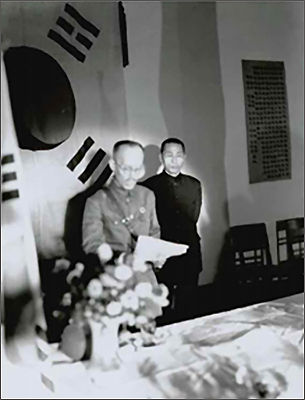 한국광복군 총사령부 성립 전례식 모습 (이청천과 김구 오른쪽