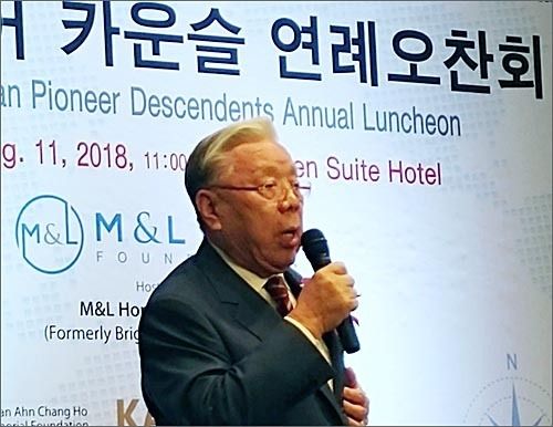 자비로 독립운동가 후손을 위한 광복절 잔치를 해오던 홍명기 이사장 (2018.8.11)., LA가든스윗호텔