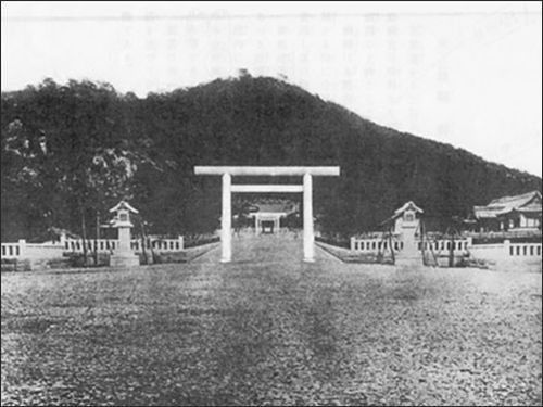 조선총독부가 남산에 세운 조선신궁(조선총독부 자료 사진)