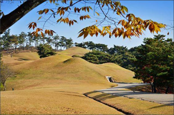 공주 무령왕릉과 왕릉원(사진 출처: 백제세계유산센터)