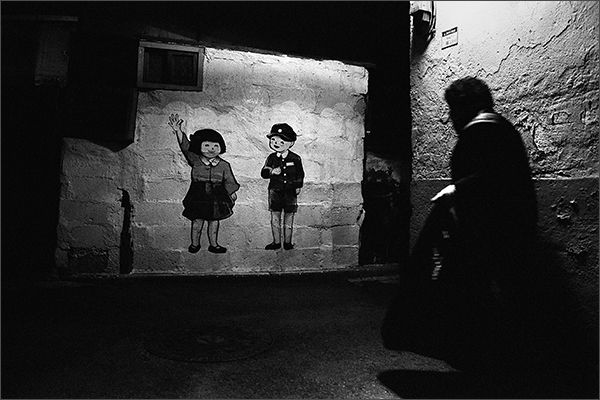 01 이강산 <여인숙> Gelatin silver print 서울 2015 