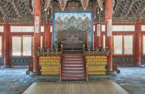 중화전 어탑과 어좌