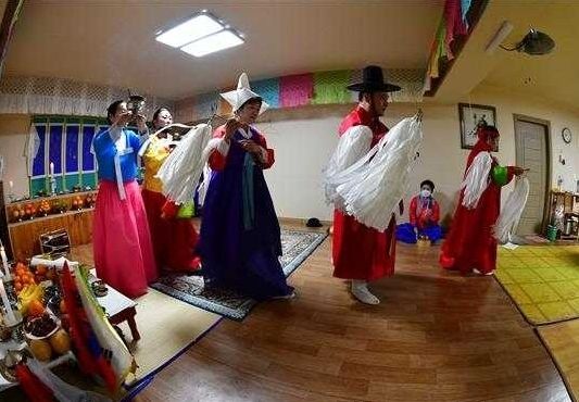 <초감제 각당배례(모든 신을 제장(祭場)으로 청하는 의례>, 제주특별자치도청 제공