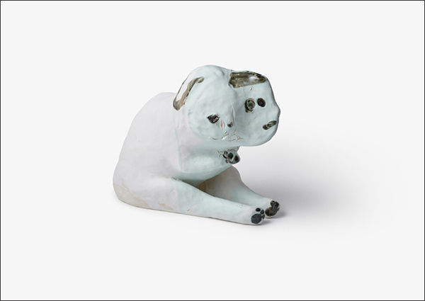임소담 「어깨 위의 흰 짐승」 21×24×12cm세라믹2020