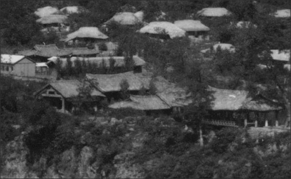 1915년경 죽서루와 객사, 내삼문(국립중앙박물관 유리건판사진)