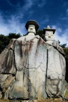 파주문화원 소개, 파주 용미리 마애이불입상 (기사와 무관한 자료사진임)