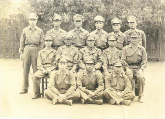 1열 왼쪽 두 번째 박재화(1990 애족장)<br>
2열 왼쪽부터 민영수(1990 애국장), 노태준(1968 독립장), 이범석(1963 대통령장), 최동균(1990 애국장)<br>
3열 왼쪽부터 이윤장(1990 애국장), 김석동(1990 애국장), 이지성(1990 애국장), 이준승(1990 애국장), 백준기(1990 애국장)