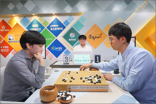 두 사람의 마지막 대국은 2019-2020 KB국민은행 바둑리그 플레이오프 2차전으로 한승주 9단이 승리했다. 