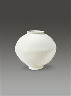 백자호(白磁壺), 33.2×31.0, 추정가 3억~5억원
