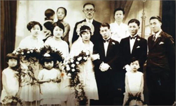 1929년 중국 상하이 이석영 선생의 손녀 이온숙의 결혼식 사진, * 당시 주례자는 도산 안창호 선생(뒷줄 중간)