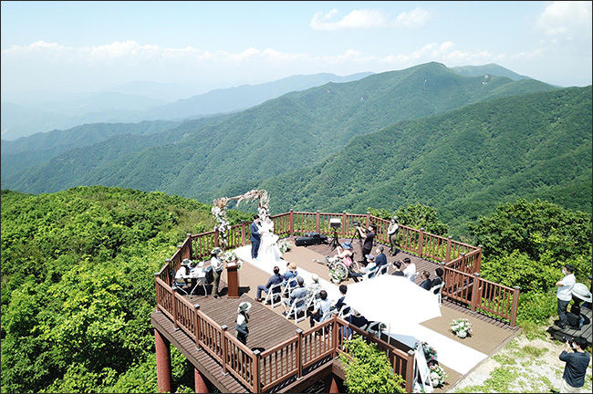산상 혼례식 운영 장면(소백산 연화봉대피소)