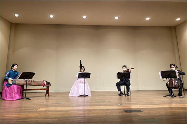 <2020 수연장 연주> 거문고: 이아람, 생황: 김태경, 비올라: 박성봉, 첼로: 강창욱(왼쪽부터)