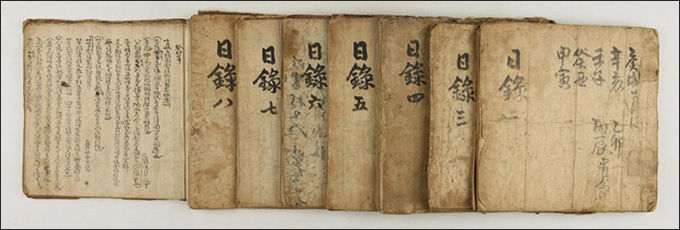 《계암일록(溪巖日錄)》, 《계암일록》은 조선중기의 문신 김령(金坽)이 1603년부터 1641년까지 작성한 일기로 당대 지식인의 일상생활을 잘 이해할 수 있는 자료다. 김령은 약 40년에 걸쳐 관직 생활과 은거 생활에 대해 기록하였다. 한국국학진흥원은 이 밖에 다수의 일기자료를 보유하고 있으며 이는 생활사 연구의 핵심 자료로 활용될 예정이다.