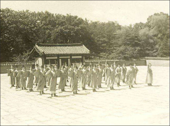 종묘제례악 처용무 고 김천흥 명예보유자 기증자료 - 종묘제례악 사진