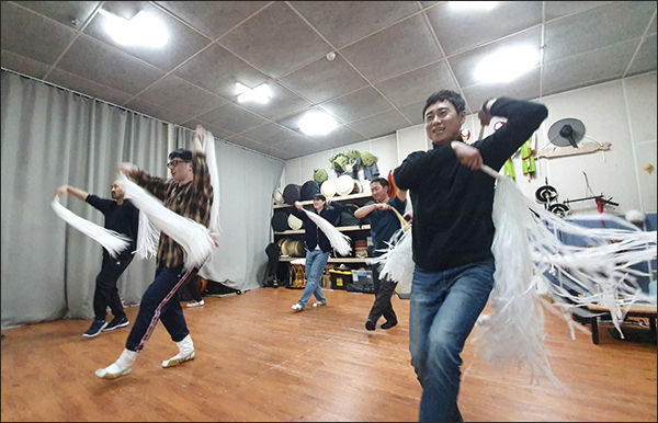 <고래씨 이상해> 연습하는 모습
