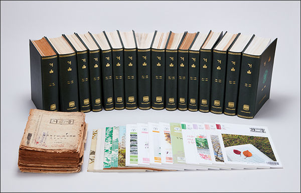 1954년 주간지로 창간된 《거울》,1954년 ∥ 이화박물관 소장, 현재까지 68년 동안 펴낸 이화여자고등학교 교지