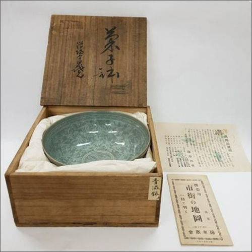 <strong>〈청자상감모란당초문발(靑磁象嵌牡丹唐草紋鉢)〉</strong>