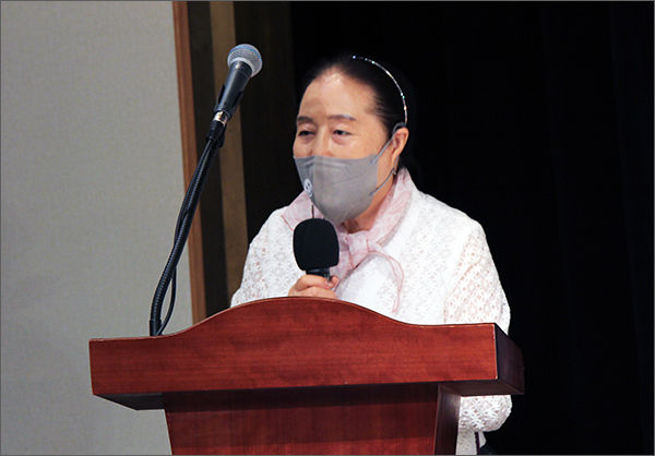 대회사를 하는 (사)한국판소리보존회 정순임 이사장