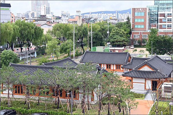‘예술이 머무는 한옥’, 팔달문화센터 전경