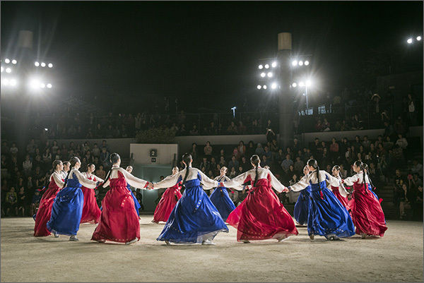 ‘강강술래’ 공연