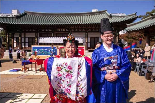 연수문화원 전통혼례식_신랑 라우크비츠 유스투스 미카엘(독일)과신부 한지영(한국) 부부